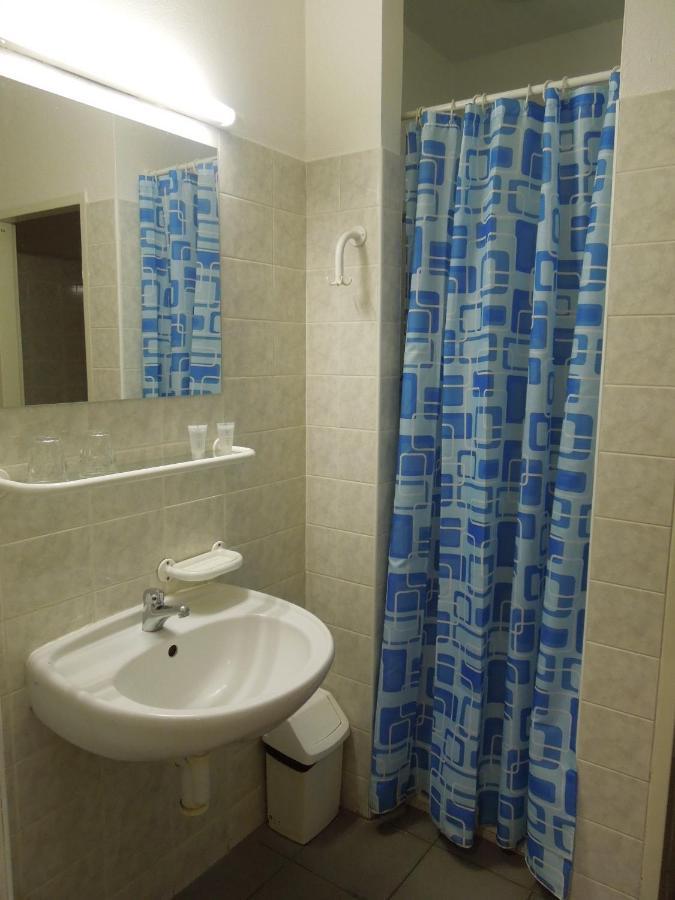 Hostel Masarykova Praha Bagian luar foto