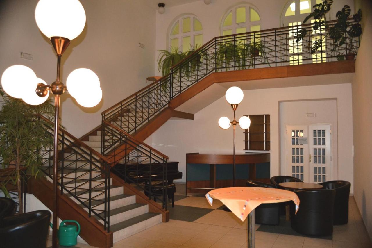 Hostel Masarykova Praha Bagian luar foto